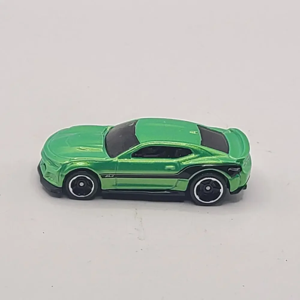2016-2024 CHEVY CHEVROLET CAMARO ZL1 GREEN 1/64 SCALE DIORAMA DIECAST MODEL CAR